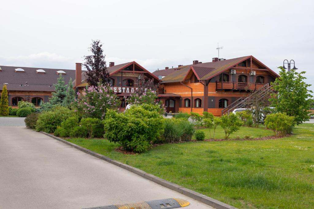 Hotel Trzy Podkowy - countryside hotel in Biskupiec, Poland